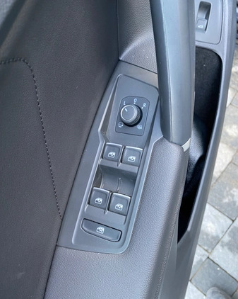 Volkswagen Tiguan cena 129900 przebieg: 77679, rok produkcji 2019 z Warszawa małe 631